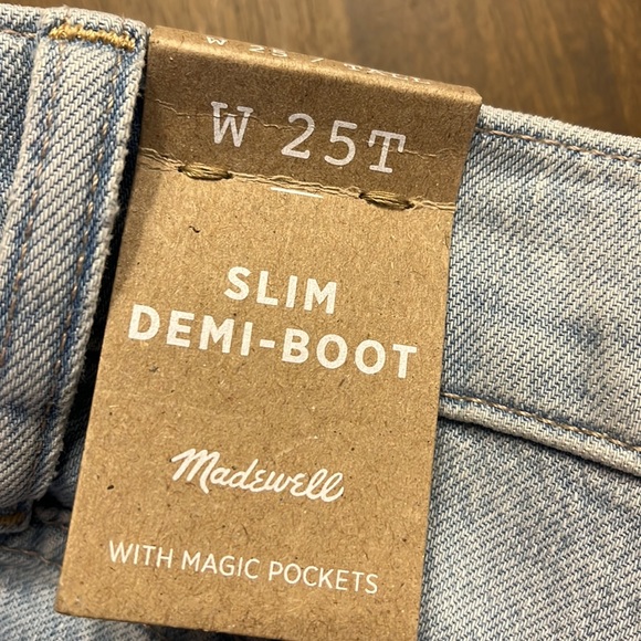 Madewell 25 Tall Slim Demi-Boot Jeans in Bellmeade Wash - Picture 5 of 9